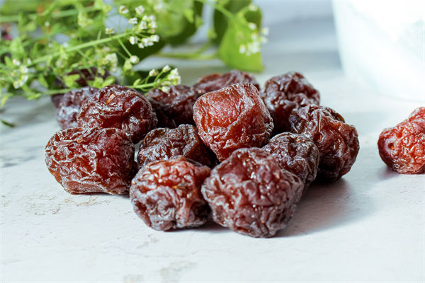 商家回應(yīng)2顆話梅128元，企業(yè)營(yíng)銷(xiāo)管理有何啟示？