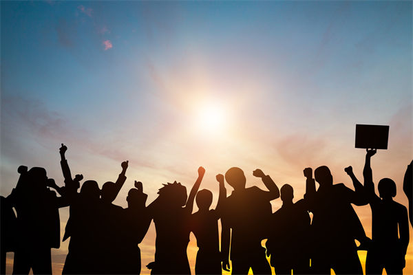 多家公司通知帶薪放假看閱兵，績效管理有何啟示？