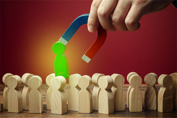 行業(yè)競爭陷入被動，薪酬咨詢?nèi)绾五懺烊瞬盼Γ? /></a></div>
                    <div   id=