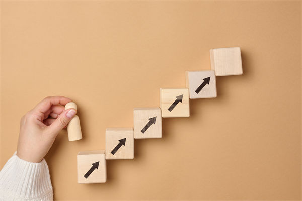 戰(zhàn)略目標(biāo)層層分解后，部門協(xié)同為何反成內(nèi)耗根源？