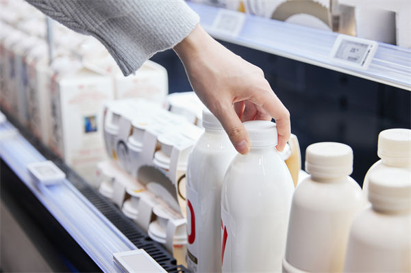 常溫純牛奶中禁止添加復(fù)原乳，集成供應(yīng)鏈怎么看？